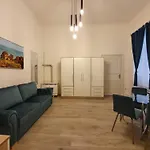 Akacfa Sweet Home